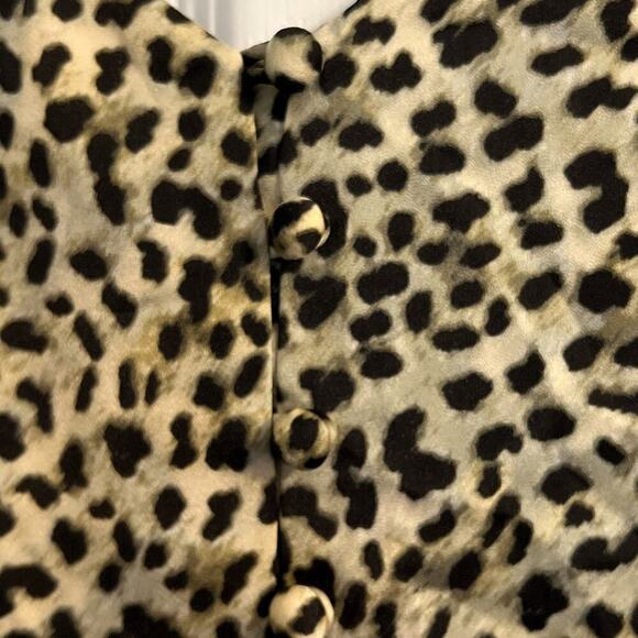 Cupcakes & Cashmere Tank Blouse Women's XS Olive & Black‎ Cheetah Print Buttons - Picture 6 of 8